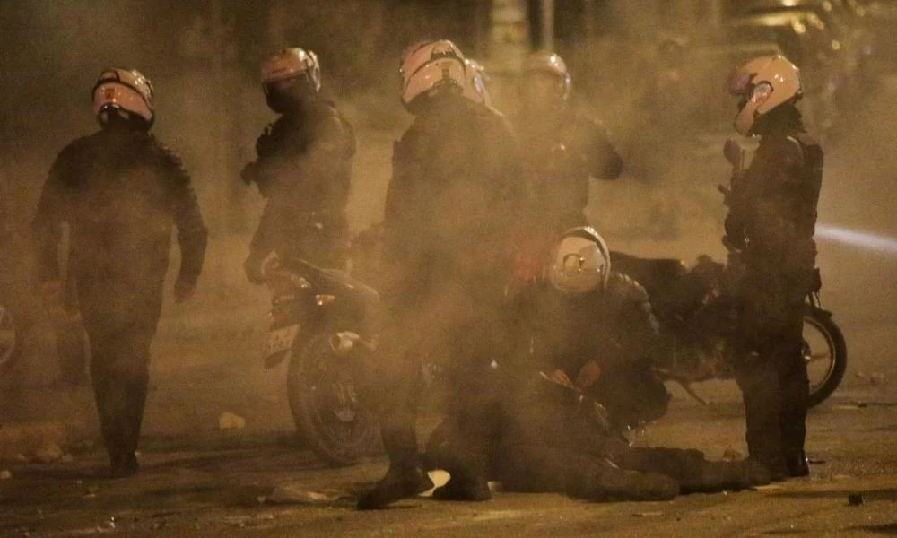 Επεισόδια στη Ν. Σμύρνη: Σε διαθεσιμότητα αστυνομικός της ΔΙ.ΑΣ.!